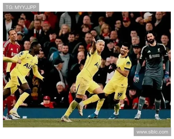 热刺战术混乱与更衣室矛盾加剧,争四形势面临严峻考验