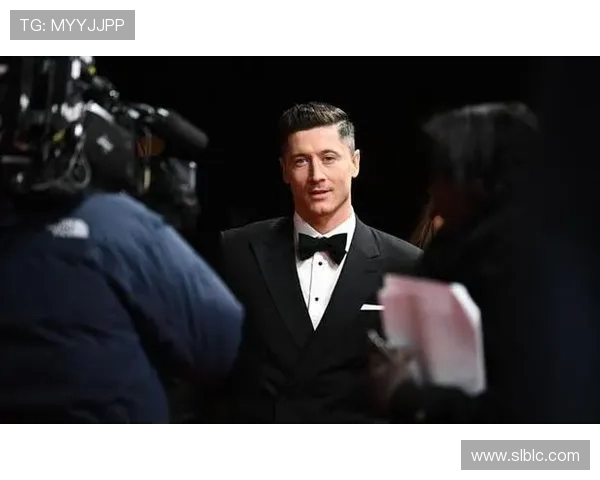 格列兹曼与菲尔米诺对比解析:影锋与伪九号的战术价值差别 格列兹曼与菲尔米诺对比解析:影锋与伪九号的战术价值差别