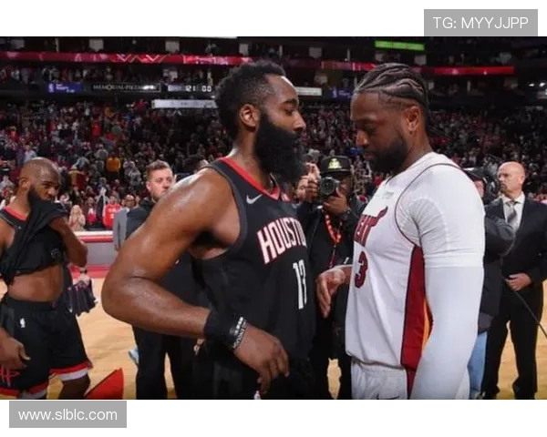 拉里·伯德关键时刻精准远投拉开差距领先同期球星