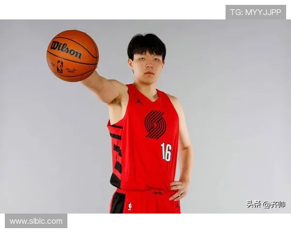 杨瀚森从无球转挡拆制造错位牵制内线稳住外线