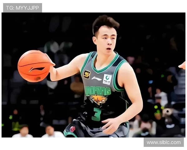 赵继伟家的冰箱里塞满能量饮料，连矿泉水都得排队